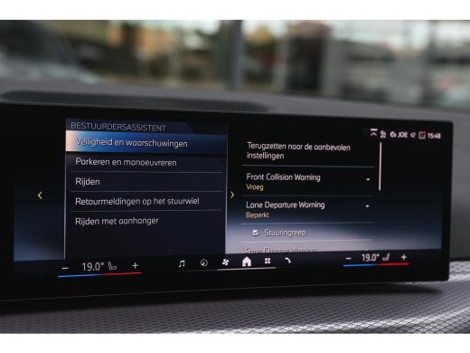 BMW 3 Serie Touring 330e High Executive M Sport Automaat / Panoramadak / Trekhaak / Sportstoelen / Comfort Ac... ActivLease financial lease