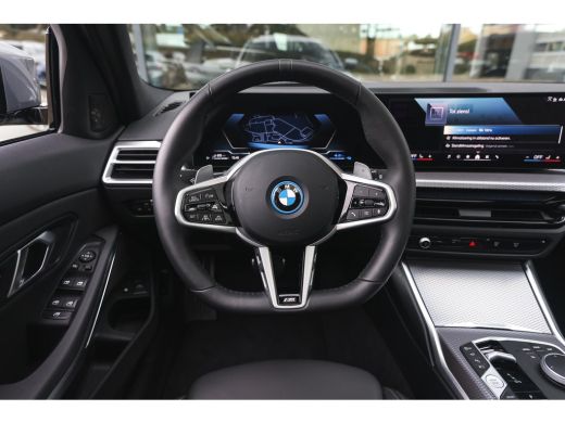 BMW 3 Serie Touring 330e High Executive M Sport Automaat / Panoramadak / Trekhaak / Sportstoelen / Comfort Ac... ActivLease financial lease