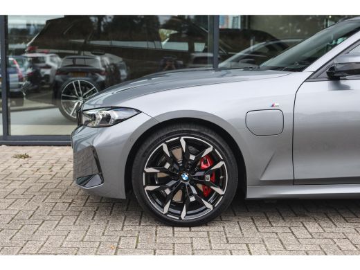 BMW 3 Serie Touring 330e High Executive M Sport Automaat / Panoramadak / Trekhaak / Sportstoelen / Comfort Ac... ActivLease financial lease