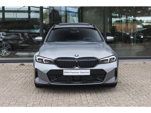 BMW 3 Serie Touring 330e High Executive M Sport Automaat / Panoramadak / Trekhaak / Sportstoelen / Comfort Ac... ActivLease financial lease