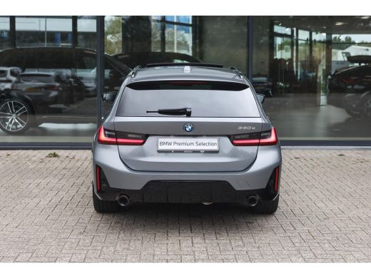 BMW 3 Serie Touring 330e High Executive M Sport Automaat / Panoramadak / Trekhaak / Sportstoelen / Comfort Ac... ActivLease financial lease