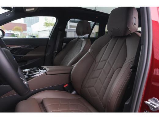 BMW 5 Serie Touring 530e M Sport Automaat / Panoramadak / Trekhaak / Achteruitrijcamera / Adaptieve LED / Har... ActivLease financial lease