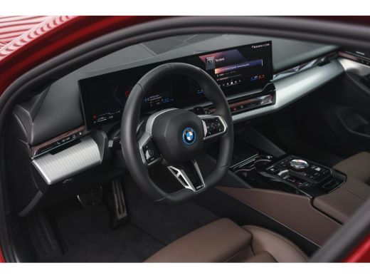 BMW 5 Serie Touring 530e M Sport Automaat / Panoramadak / Trekhaak / Achteruitrijcamera / Adaptieve LED / Har... ActivLease financial lease
