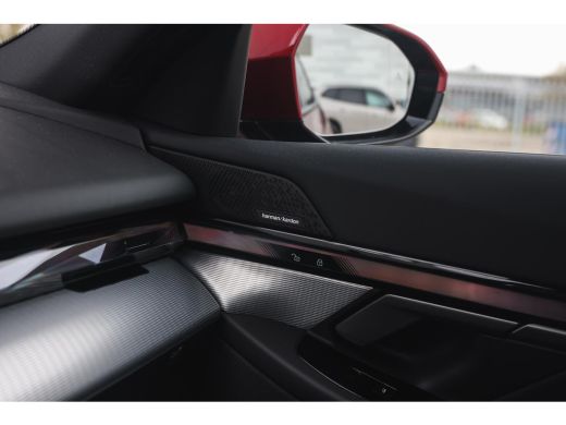 BMW 5 Serie Touring 530e M Sport Automaat / Panoramadak / Trekhaak / Achteruitrijcamera / Adaptieve LED / Har... ActivLease financial lease