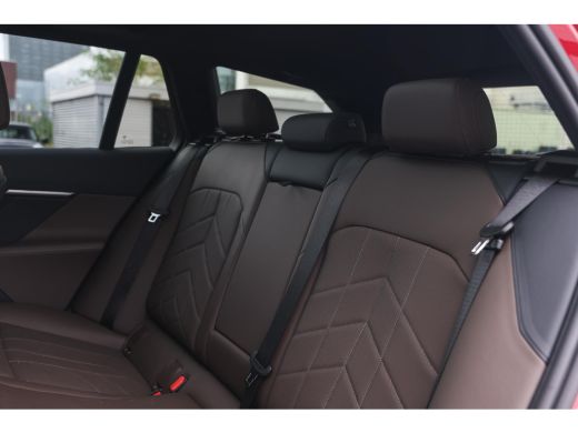 BMW 5 Serie Touring 530e M Sport Automaat / Panoramadak / Trekhaak / Achteruitrijcamera / Adaptieve LED / Har... ActivLease financial lease