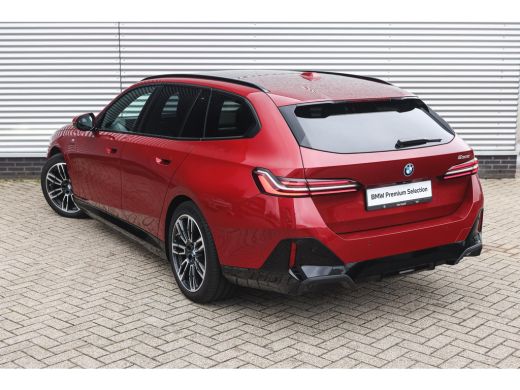 BMW 5 Serie Touring 530e M Sport Automaat / Panoramadak / Trekhaak / Achteruitrijcamera / Adaptieve LED / Har... ActivLease financial lease