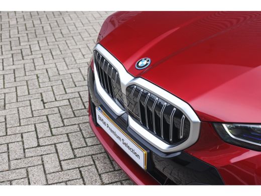 BMW 5 Serie Touring 530e M Sport Automaat / Panoramadak / Trekhaak / Achteruitrijcamera / Adaptieve LED / Har... ActivLease financial lease