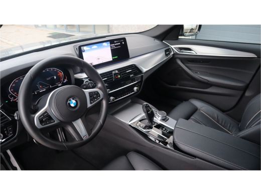 BMW 5 Serie Touring 530i High Executive M-Sport 20inch / Bernina Grau / Pano / Camera / Laser ActivLease financial lease