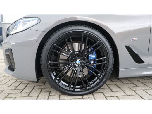 BMW 5 Serie Touring 530i High Executive M-Sport 20inch / Bernina Grau / Pano / Camera / Laser ActivLease financial lease