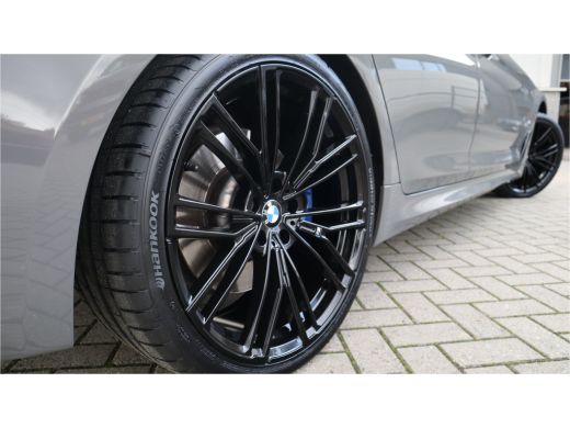 BMW 5 Serie Touring 530i High Executive M-Sport 20inch / Bernina Grau / Pano / Camera / Laser ActivLease financial lease