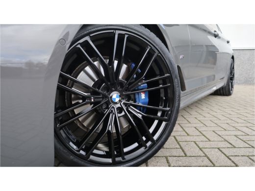 BMW 5 Serie Touring 530i High Executive M-Sport 20inch / Bernina Grau / Pano / Camera / Laser ActivLease financial lease