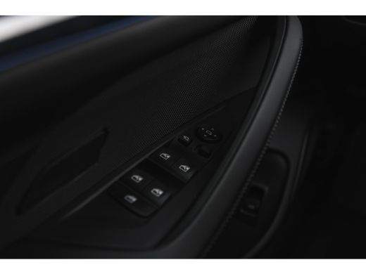 BMW i4 eDrive40 M Sport / Schuif-kanteldak / Achteruitrijcamera / M Adaptief onderstel / Stoelverwarming... ActivLease financial lease