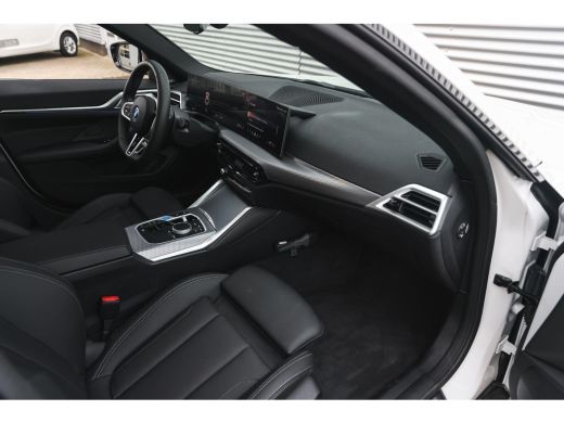 BMW i4 eDrive40 M Sport / Schuif-kanteldak / Achteruitrijcamera / M Adaptief onderstel / Stoelverwarming... ActivLease financial lease