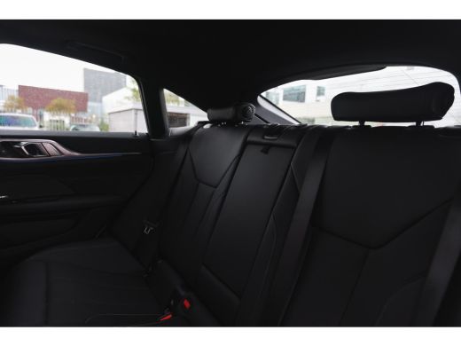 BMW i4 eDrive40 M Sport / Schuif-kanteldak / Achteruitrijcamera / M Adaptief onderstel / Stoelverwarming... ActivLease financial lease