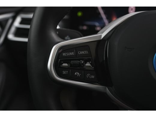 BMW i4 eDrive40 M Sport / Schuif-kanteldak / Achteruitrijcamera / M Adaptief onderstel / Stoelverwarming... ActivLease financial lease