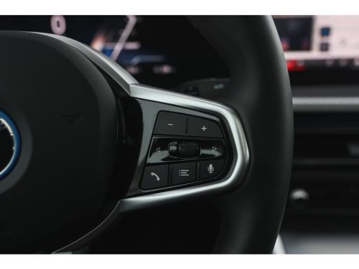 BMW i4 eDrive40 M Sport / Schuif-kanteldak / Achteruitrijcamera / M Adaptief onderstel / Stoelverwarming... ActivLease financial lease