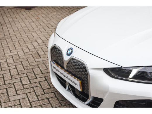 BMW i4 eDrive40 M Sport / Schuif-kanteldak / Achteruitrijcamera / M Adaptief onderstel / Stoelverwarming... ActivLease financial lease