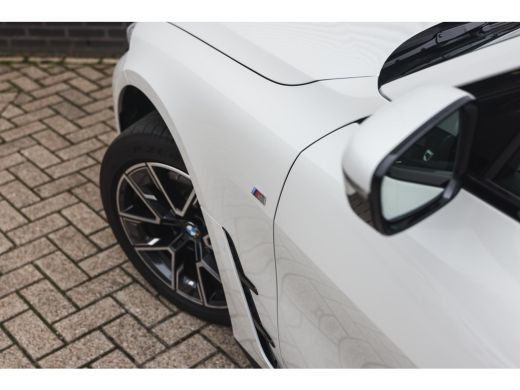 BMW i4 eDrive40 M Sport / Schuif-kanteldak / Achteruitrijcamera / M Adaptief onderstel / Stoelverwarming... ActivLease financial lease