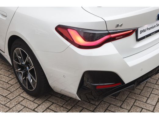 BMW i4 eDrive40 M Sport / Schuif-kanteldak / Achteruitrijcamera / M Adaptief onderstel / Stoelverwarming... ActivLease financial lease