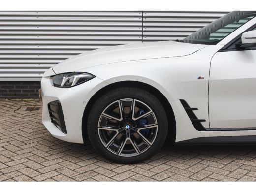 BMW i4 eDrive40 M Sport / Schuif-kanteldak / Achteruitrijcamera / M Adaptief onderstel / Stoelverwarming... ActivLease financial lease