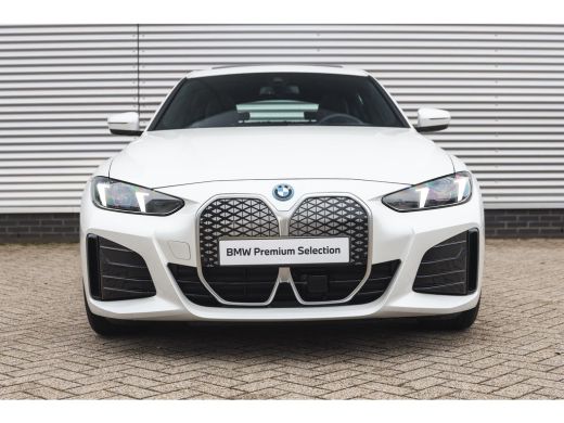 BMW i4 eDrive40 M Sport / Schuif-kanteldak / Achteruitrijcamera / M Adaptief onderstel / Stoelverwarming... ActivLease financial lease