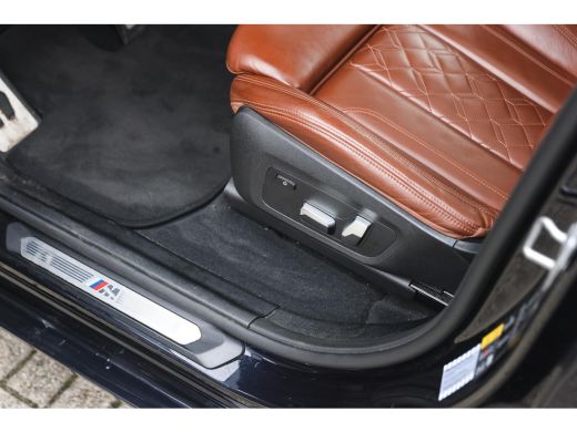 BMW X3 xDrive30e High Executive M Sport Automaat / Panoramadak / Trekhaak / Sportstoelen / Adaptieve LED... ActivLease financial lease