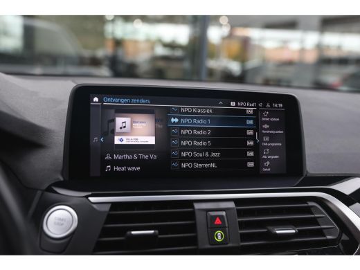 BMW X3 xDrive30e High Executive M Sport Automaat / Panoramadak / Trekhaak / Sportstoelen / Adaptieve LED... ActivLease financial lease