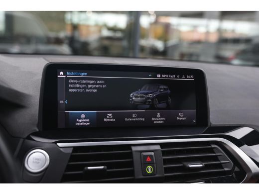 BMW X3 xDrive30e High Executive M Sport Automaat / Panoramadak / Trekhaak / Sportstoelen / Adaptieve LED... ActivLease financial lease