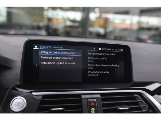 BMW X3 xDrive30e High Executive M Sport Automaat / Panoramadak / Trekhaak / Sportstoelen / Adaptieve LED... ActivLease financial lease