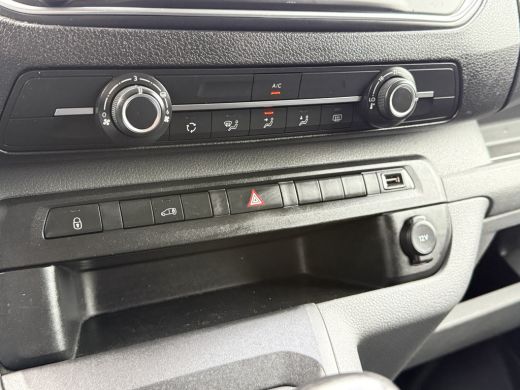 Peugeot Expert 2.0 BlueHDI 120 PK / L3H1 / 1e EIG. / AIRCO / CRUISE / NAVI / CAMERA / CARPLAY ActivLease financial lease