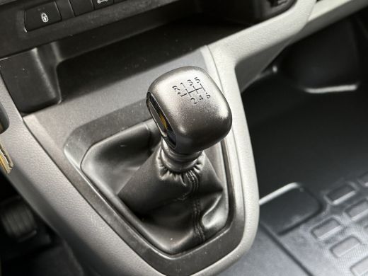 Peugeot Expert 2.0 BlueHDI 120 PK / L3H1 / 1e EIG. / AIRCO / CRUISE / NAVI / CAMERA / CARPLAY ActivLease financial lease