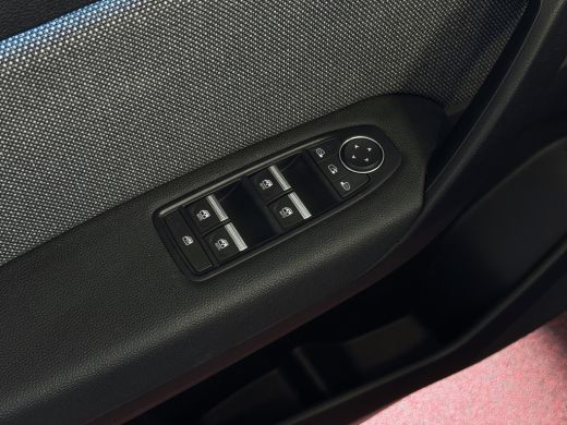 Renault Captur 1.3 MILD HYBRID 160 TECHNO CAMERA 18''LMV STOEL/STUUR .VERW PURE VISION LED 10'' R-LINK NAVI 04/2... ActivLease financial lease