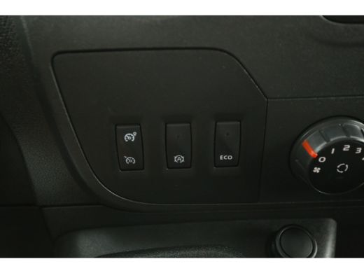 Renault Master T35 2.3 dCi 145PK L2H2 | Airco | Camera | Cruise | Trekhaak | Navigatie | PDC | 3 Persoons ActivLease financial lease