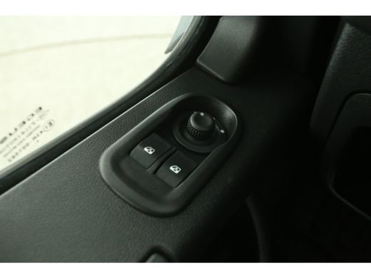 Renault Master T35 2.3 dCi 145PK L2H2 | Airco | Camera | Cruise | Trekhaak | Navigatie | PDC | 3 Persoons ActivLease financial lease