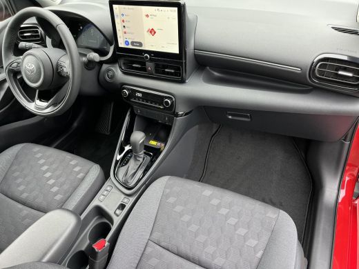 Toyota Yaris 1.5 Hybrid 115 Dynamic | Emotional Red | Comfort Pack | Nieuw uit voorraad leverbaar | ActivLease financial lease