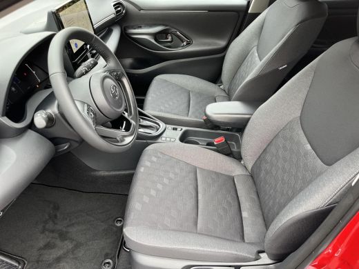 Toyota Yaris 1.5 Hybrid 115 Dynamic | Emotional Red | Comfort Pack | Nieuw uit voorraad leverbaar | ActivLease financial lease