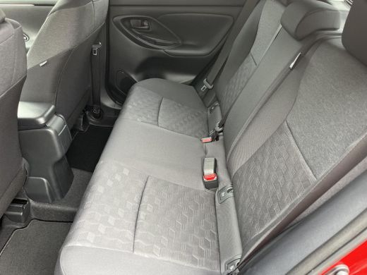 Toyota Yaris 1.5 Hybrid 115 Dynamic | Emotional Red | Comfort Pack | Nieuw uit voorraad leverbaar | ActivLease financial lease