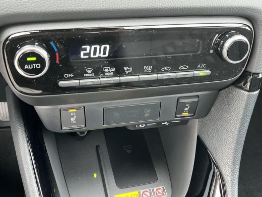 Toyota Yaris 1.5 Hybrid 115 Dynamic | Emotional Red | Comfort Pack | Nieuw uit voorraad leverbaar | ActivLease financial lease