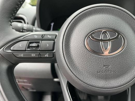 Toyota Yaris 1.5 Hybrid 115 Dynamic | Emotional Red | Comfort Pack | Nieuw uit voorraad leverbaar | ActivLease financial lease