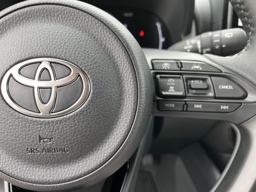 Toyota Yaris 1.5 Hybrid 115 Dynamic | Emotional Red | Comfort Pack | Nieuw uit voorraad leverbaar | ActivLease financial lease