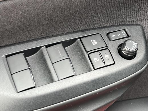 Toyota Yaris 1.5 Hybrid 115 Dynamic | Emotional Red | Comfort Pack | Nieuw uit voorraad leverbaar | ActivLease financial lease