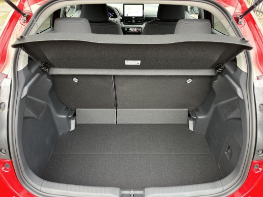 Toyota Yaris 1.5 Hybrid 115 Dynamic | Emotional Red | Comfort Pack | Nieuw uit voorraad leverbaar | ActivLease financial lease