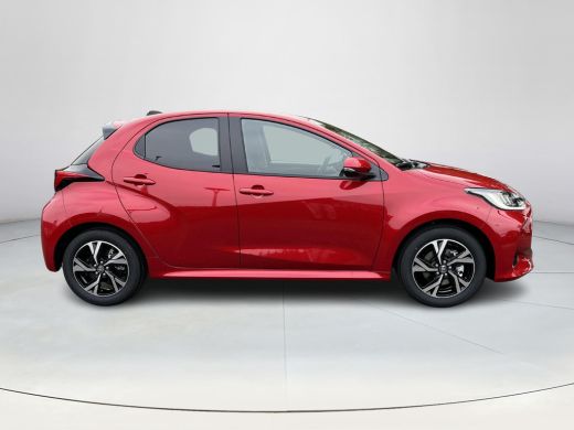 Toyota Yaris 1.5 Hybrid 115 Dynamic | Emotional Red | Comfort Pack | Nieuw uit voorraad leverbaar | ActivLease financial lease