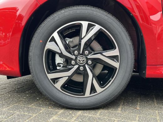 Toyota Yaris 1.5 Hybrid 115 Dynamic | Emotional Red | Comfort Pack | Nieuw uit voorraad leverbaar | ActivLease financial lease