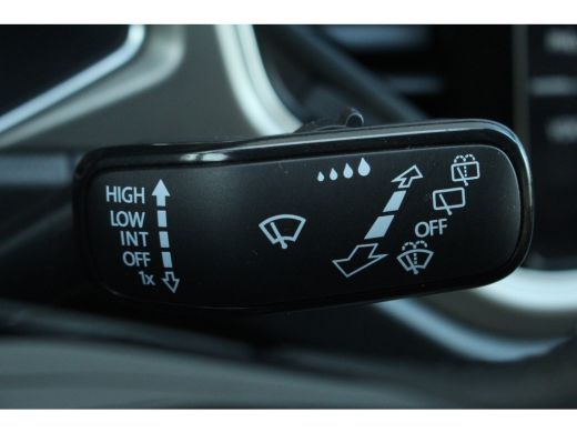 Volkswagen T-Roc 1.5 TSI Style Adaptive Cruise C. | CarPlay | Park Assist V&A | DAB+ | Airco | Bleutooth Draadloos... ActivLease financial lease