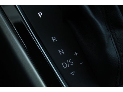 Volkswagen T-Roc 1.5 TSI Style Adaptive Cruise C. | CarPlay | Park Assist V&A | DAB+ | Airco | Bleutooth Draadloos... ActivLease financial lease