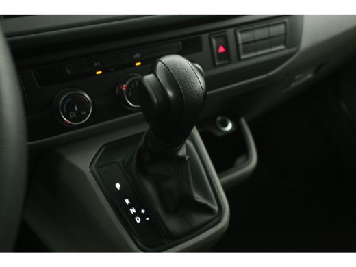 Volkswagen Transporter 2.0 TDI 150PK L2H1 | Automaat | Airco | Cruise | Carplay | Navigatie | Parkeersens. ActivLease financial lease