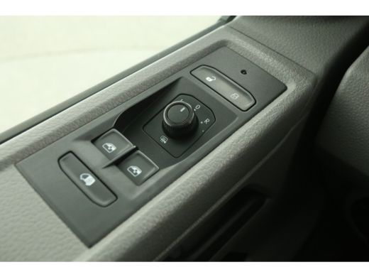 Volkswagen Transporter 2.0 TDI 150PK L2H1 | Automaat | Airco | Cruise | Carplay | Navigatie | Parkeersens. ActivLease financial lease