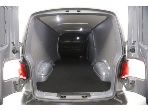 Volkswagen Transporter 2.0 TDI 150PK L2H1 | Automaat | Airco | Cruise | Carplay | Navigatie | Parkeersens. ActivLease financial lease