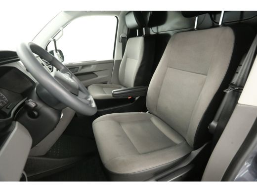 Volkswagen Transporter 2.0 TDI 150PK L2H1 | Automaat | Airco | Cruise | Carplay | Navigatie | Parkeersens. ActivLease financial lease